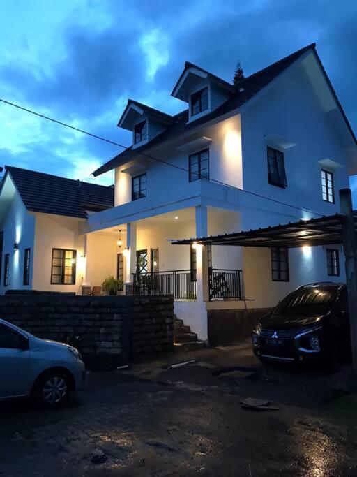 Stylish Villa At Green Apple U 35A Cipanas Puncak Sindanglaya Ngoại thất bức ảnh