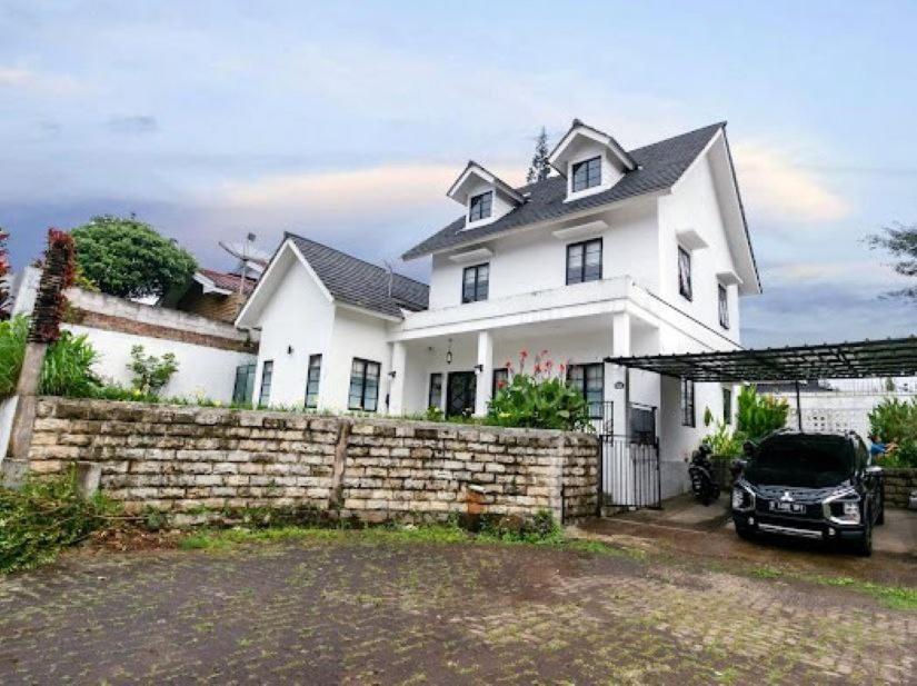 Stylish Villa At Green Apple U 35A Cipanas Puncak Sindanglaya Ngoại thất bức ảnh